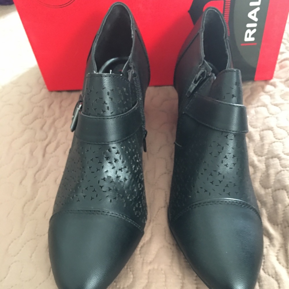 Rialto Sariah Stacked Heel Shootie- Size 11